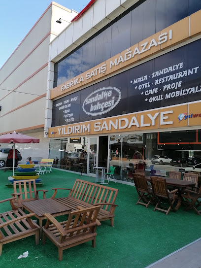 Sandalye Bahçesi kapak görseli