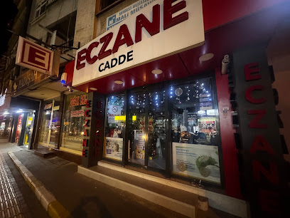 CADDE ECZANESİ kapak görseli