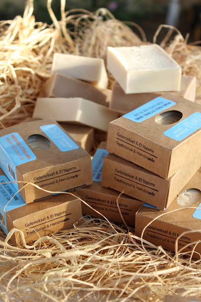Zari's Bodrum Soap (Zeytinyağı Sabun İmalatı) kapak görseli