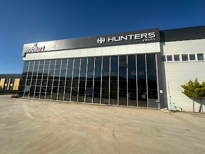 Hunters Luxury kapak görseli