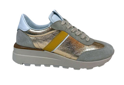 Happy Walk Shoes (Gim Ayakkabi) kapak görseli